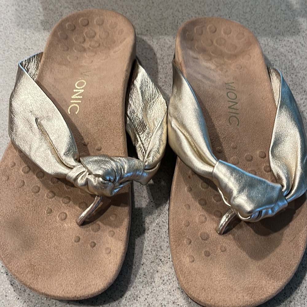 VIONIC Sandals Gold Metallic - Size 8